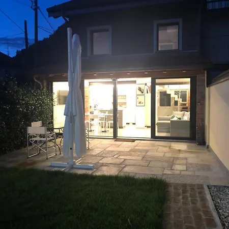 Luxury Vertical Open Space Sangiano Exterior photo